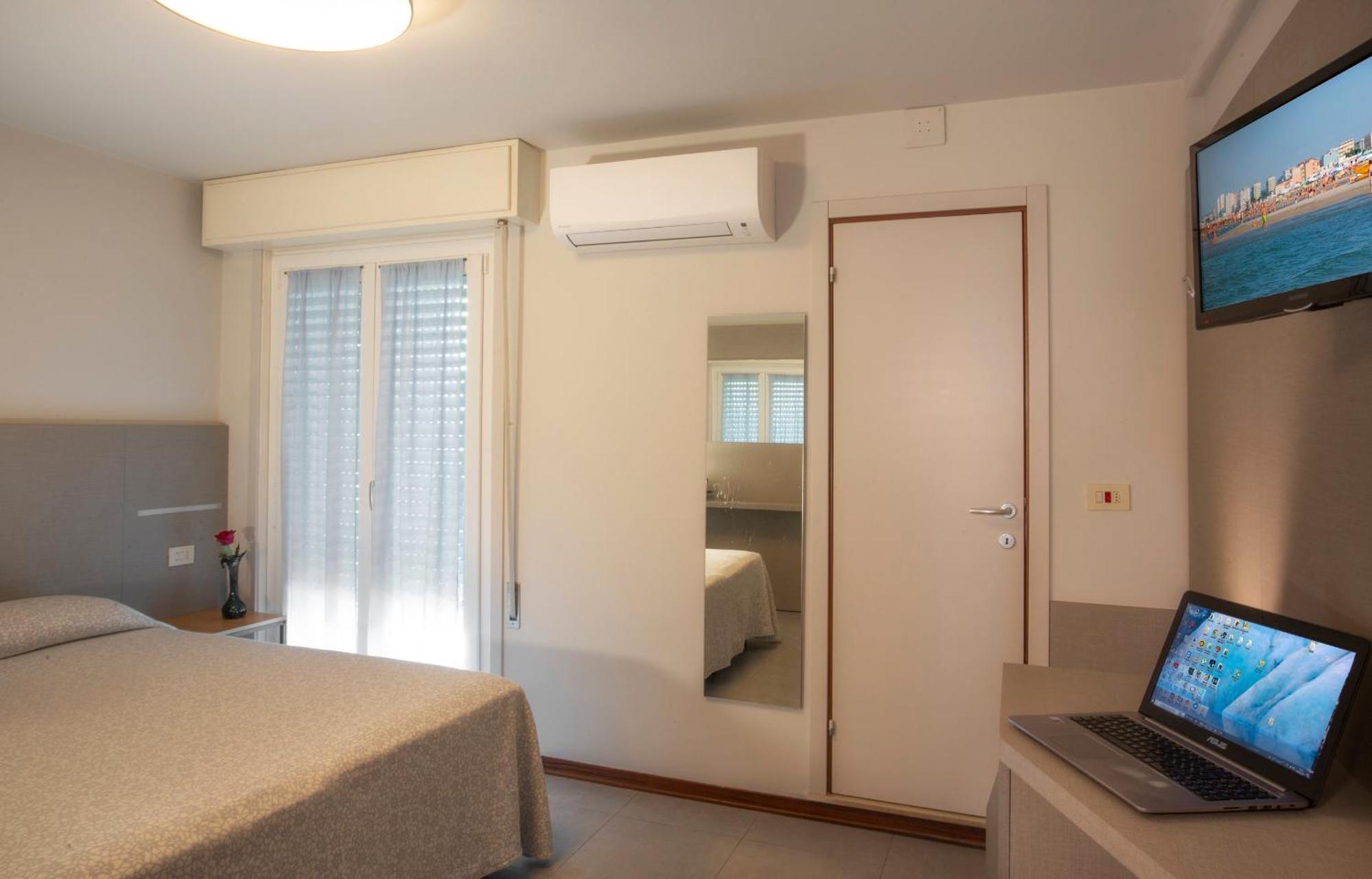 Hotel Norma Misano Adriatico Oda fotoğraf
